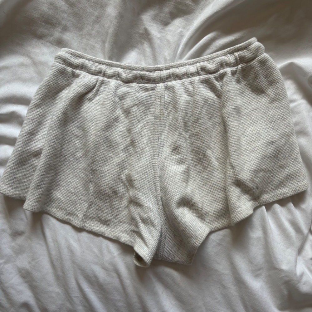 Light gray Brandy Melville waffle shorts - Picture 2 of 4